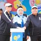Gubernur Jawa Timur Khofifah Indar Parawansa mendampingi Ketua Mahkamah Agung Republik Indonesia Prof. Dr. Sunarto membuka Kejuaraan Nasional (Kejurnas) Tenis Beregu XX Piala Ketua Mahkamah Agung RI Tahun 2026 di Stadion Gajayana, Kota Malang. (foto: Adpim For DigitalJatim)