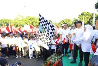Sambut Tahun Baru Islam 1448 H, Gubernur Khofifah Ajak Warga Ikut Jalan Sehat di Masjid Al Akbar. (Foto: Adpim For DigitalJatim)