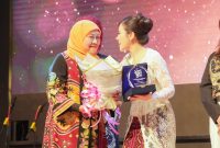 Gubernur Khofifah saat menghadiri Gala Premiere film Jangan Buang Ibu di Pakuwon Mall Surabaya. (Foto: Adpim For DigitalJatim)