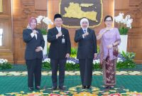 Gubernur Jawa Timur Khofifah Indar Parawansa mengukuhkan Hasoloan Manalu sebagai Kepala Perwakilan Badan Pengawasan Keuangan dan Pembangunan (BPKP) Provinsi Jawa Timur di Gedung Negara Grahadi, Surabaya. (Foto: Adpim For DigitalJatim)