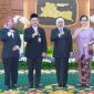 Gubernur Jawa Timur Khofifah Indar Parawansa mengukuhkan Hasoloan Manalu sebagai Kepala Perwakilan Badan Pengawasan Keuangan dan Pembangunan (BPKP) Provinsi Jawa Timur di Gedung Negara Grahadi, Surabaya. (Foto: Adpim For DigitalJatim)