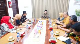 Wagub Emil saat menerima Lembaga Inkubator Bisnis PMI di Kediaman Surabaya. (Foto: Adpim For DigitalJatim)