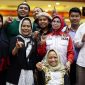Ketua Komisi E DPRD Jawa Timur Sri Untari bersama para anggota Koalisi Disabilitas Jawa Timur. (foto: Istimewa)