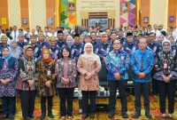 Gubernur Khofifah menghadiri penutupan Pelatihan Kepemimpinan Nasional (PKN) Tingkat II Angkatan II Tahun 2026 yang diselenggarakan Badan Pengembangan Sumber Daya Manusia (BPSDM) Provinsi Jawa Timur di Aula BPSDM Jatim, Surabaya. (Foto : Adpim For DigitalJatim)