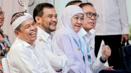 Gubernur Jawa Timur Khofifah Indar Parawansa menghadiri langsung peluncuran mandatori Biodiesel B50 oleh Presiden Republik Indonesia Prabowo Subianto di SPBU 34.413.40 Rest Area KM 57A Tol Jakarta - Cikampek Karawang. (Dok. Adpim For DigitalJatim)