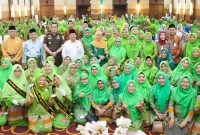 Ketua Umum Dewan Pembina Pimpinan Pusat (PP) Muslimat NU Khofifah Indar Parawansa menghadiri rangkaian Harlah ke-80 PW Muslimat NU  Provinsi Riau yang diselenggarakan  di Menara Dang Merdu Bank Riau Kepri Syariah, Pekanbaru. (dok. Adpim For DigitalJatim)