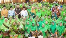 Ketua Umum Dewan Pembina Pimpinan Pusat (PP) Muslimat NU Khofifah Indar Parawansa menghadiri rangkaian Harlah ke-80 PW Muslimat NU  Provinsi Riau yang diselenggarakan  di Menara Dang Merdu Bank Riau Kepri Syariah, Pekanbaru. (dok. Adpim For DigitalJatim)