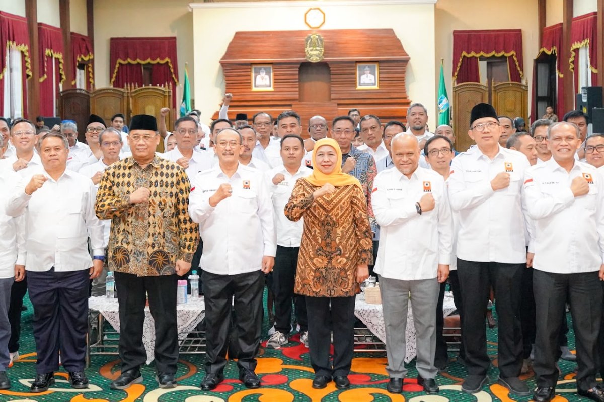 Gubernur Jawa Timur Khofifah Indar Parawansa Khofifah saat menghadiri pelantikan Pengurus Wilayah Persatuan Insinyur Indonesia (PW PII) Jawa Timur masa bakti 2026–2029 di Gedung Negara Grahadi, Surabaya. (dok. Humas Pemprov)