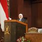 Gubernur Jawa Timur Khofifah Indar Parawansa sampaikan pendapat akhir gubernur dalam sidang paripurna DPRD Jawa Timur. (dok. Istimewa)
