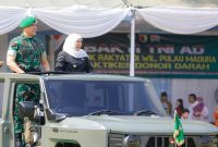 Gubernur Jawa Timur Khofifah Indar Parawansa bersama Pangdam V/Brawijaya Mayjen TNI Rudi Saladin secara resmi memulai pelaksanaan Karya Bakti Skala Besar TNI di Wilayah Madura Tahun 2026 yang dimulai dengan upacara pembukaan Bakti TNI Angkatan Darat untuk Rakyat Tahun 2026 di Alun-alun Kabupaten Bangkalan. (Dok. Adpim For DigitalJatim)