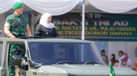 Gubernur Jawa Timur Khofifah Indar Parawansa bersama Pangdam V/Brawijaya Mayjen TNI Rudi Saladin secara resmi memulai pelaksanaan Karya Bakti Skala Besar TNI di Wilayah Madura Tahun 2026 yang dimulai dengan upacara pembukaan Bakti TNI Angkatan Darat untuk Rakyat Tahun 2026 di Alun-alun Kabupaten Bangkalan. (Dok. Adpim For DigitalJatim)
