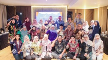 Gubernur Khofifah saat menghadiri Forum Silaturahmi bersama Pengurus Wilayah IKA UNAIR Provinsi Riau di Hotel Novotel Pekanbaru. (dok. Adpim For DigitalJatim)