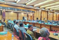 Komisi A dan Komisi C DPRD Kabupaten Sidoarjo menggelar hearing terkait perselisihan antara warga dengan Bengkel CV. Multi Triloka Cemerlang di Ruang Paripurna DPRD Sidoarjo. (Dok. Istimewa)