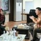 Anggota DPD RI Lia Istifhama bersama Direktur Utama Bank Jatim Winardi Legowo. (Dok. Istimewa)
