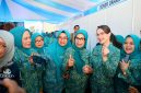 Ketua TP PKK Jawa Timur Arumi Bachsin usai menghadiri pembukaan Pameran UMKM PKK, Cek Kesehatan Gratis (CKG), dan Pencanangan Rekor MURI Gerakan Minum Multiple Micronutrient Supplement (MMS) Serentak bagi ibu hamil dari 24 kabupaten/kota se-Provinsi Sulawesi Selatan di Hotel Claro Makassar. (Dok. Adpim For Digitaljatim)