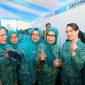 Ketua TP PKK Jawa Timur Arumi Bachsin usai menghadiri pembukaan Pameran UMKM PKK, Cek Kesehatan Gratis (CKG), dan Pencanangan Rekor MURI Gerakan Minum Multiple Micronutrient Supplement (MMS) Serentak bagi ibu hamil dari 24 kabupaten/kota se-Provinsi Sulawesi Selatan di Hotel Claro Makassar. (Dok. Adpim For Digitaljatim)