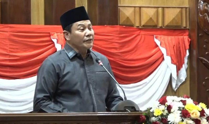 Bupati Sidoarjo Subandi saat sampaikan jawaban atas pandangan fraksi-fraksi di DPRD Sidoarjo. (Dok. Istimewa)