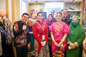 HUT Ke-46 Dekranas, Ketua Dekranasda Jatim Arumi Bachsin Ajak Wastra Tembus Selera Generasi Muda