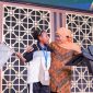 Gubernur Khofifah saat memberikan pembekalan sekaligus melakukan serah terima peserta Program ADEM Papua Wilayah Jawa Timur Tahun 2026 di Hotel Aria Gajayana, Kota Malang. (dok. Humas Pemprov)