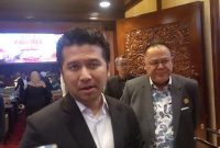 Wakil Gubenur Jawa Timur Emil Elestianto Dardak saat diwawancarai awak media di DPRD Jawa Timur. (dok. Syaiful)