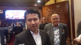 Wakil Gubenur Jawa Timur Emil Elestianto Dardak saat diwawancarai awak media di DPRD Jawa Timur. (dok. Syaiful)