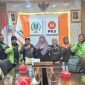 Ketua Fraksi PKS DPRD Jawa Timur Lilik Hendarwati menerima audiensi para pengemudi ojek online saat menerima kunjungan Serikat Pekerja Pengemudi Daring (SPEED) di Ruang Fraksi PKS DPRD Jatim. (Foto: Istimewa)