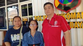 Korban penganiayaan didampingi kuasa hukum di Polsek Sokumanunggal Surabaya. (dok. Pribadi)