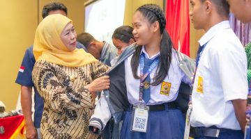 Gubernur Khofifah saat menghadiri Penjemputan dan Pembekalan Murid Program Afirmasi Pendidikan Menengah (ADEM) Repatriasi Wilayah Provinsi Jawa Timur Tahun 2026 di Hotel Premiere Place Airport, Jalan Raya Juanda Sidoarjo. (dok. Adpim For DigitalJatim)