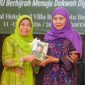 Khofifah  Indar Parawansa saat menjadi Keynote Speaker kegiatan Silaturahim Himpunan Da'iyah dan Majelis Taklim (HIDMAT) dan Ikatan Haji Muslimat (IHM) Nahdlatul Ulama Jawa Timur yang mengusung tema “Muslimat NU Berhijrah Menuju Dakwah Digital untuk Peradaban”, di Royal Orchids Garden Hotel, Kota Batu.  (dok. Humas Pemprov)