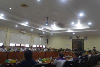 Komisi A DPRD Sidoarjo memfasilitasi hearing Dishub dengan jemaat Gereja terkait polemik penutupan akses saat CFD  di ruang Komisi DPRD Sidoarjo. (Foto: Syaiful/digitaljatim)