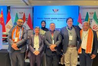 Delegasi dari KSPSI AGN, William Yani Wea dan Ditha Julietha bersama para delegasi dari negara lain. (dok. Istimewa)