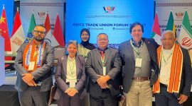 Delegasi dari KSPSI AGN, William Yani Wea dan Ditha Julietha bersama para delegasi dari negara lain. (dok. Istimewa)