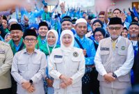 Gubernur Jawa Timur Khofifah Indar Parawansa bersama Menteri Haji dan Umrah Republik Indonesia Mochamad Irfan Yusuf menyambut kepulangan jamaah haji Debarkasi Surabaya kloter ke-116 atau kloter terakhir musim haji 1447 H/2026 M di Asrama Haji Surabaya. (Foto: Adpim For DigitalJatim)