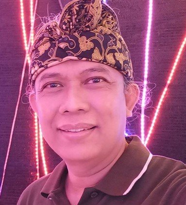 Guru Besar FST Universitas Airlangga, dan Ketua Lembaga Pengabdian Masyarakat Berkelanjutan Universitas Airlangga, Hery Purnobasuki. (dok. Istimewa)