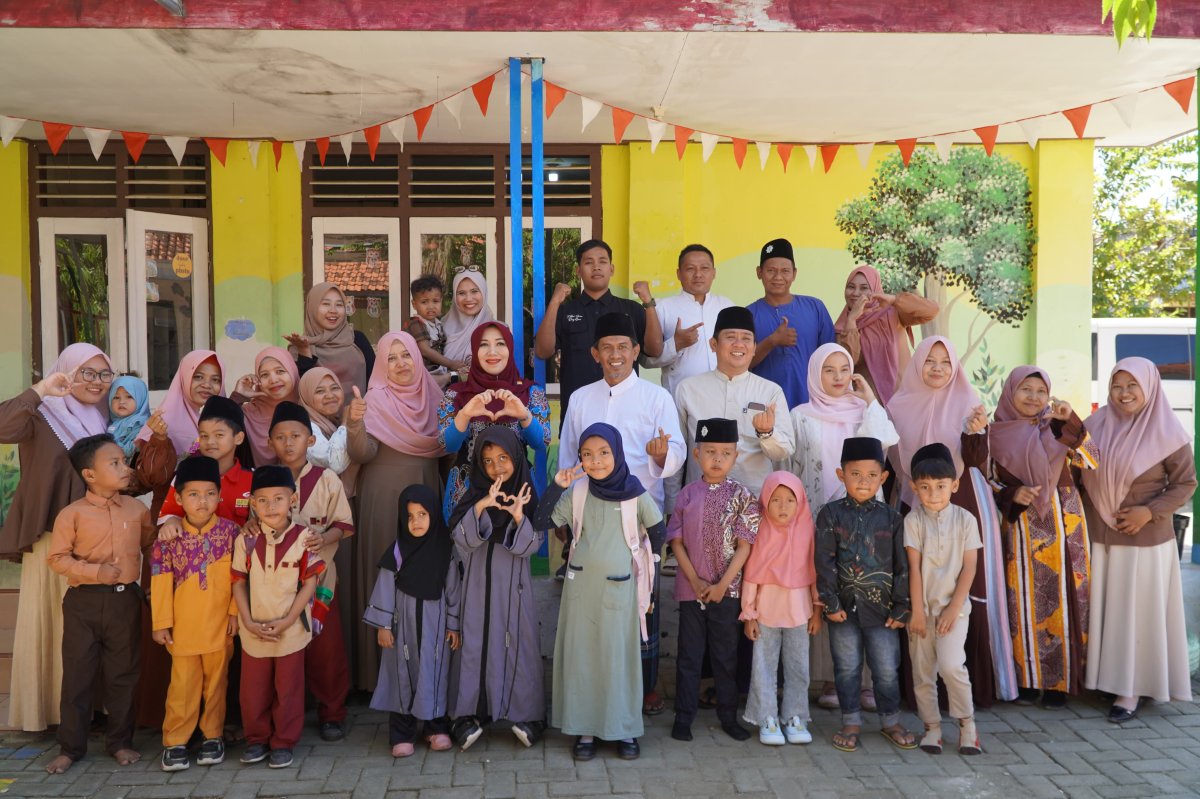Ning Lia Istifhama Apresiasi Konsep “Kaki Lima Rasa Bintang Lima” di MI Internasional Darussalam Pamekasan