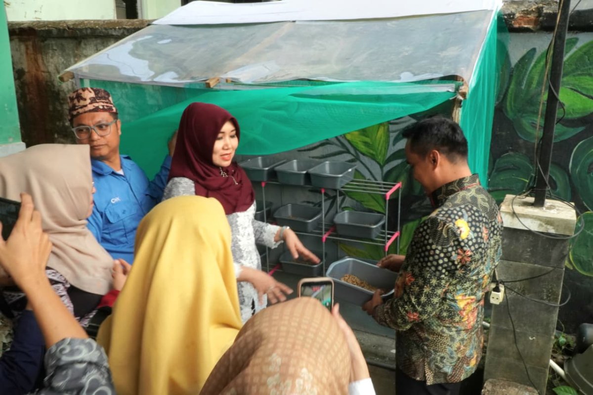 Kunjungi Urban Farming Bangkalan, Ning Lia: Bupati Lukman Berhasil Jadikan Pertanian Motor Ekonomi