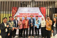 Akademisi, praktisi, advokat, aparat penegak hukum, hingga mahasiswa dari berbagai daerah di Indonesia mengikuti Simposium Nasional Dosen Ilmu Hukum Pidana di Mercure Surabaya Grand Mirama. (dok. Pribadi)