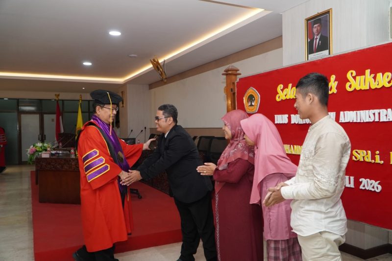 Muhammad Arifin dinobatkan menjadi Doktor Ilmu Administrasi dari Universitas 17 Agustus 1945 Surabaya. (dok.Pribadi)
