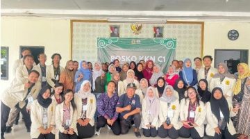 Mahasiswa Kuliah Kerja Nyata (KKN) Kelompok C1 Universitas Wijaya Kusuma Surabaya (UWKS) melaksanakan berbagai program pemberdayaan masyarakat di Desa Pengalangan, Kabupaten Gresik. (Foto: Istimewa)