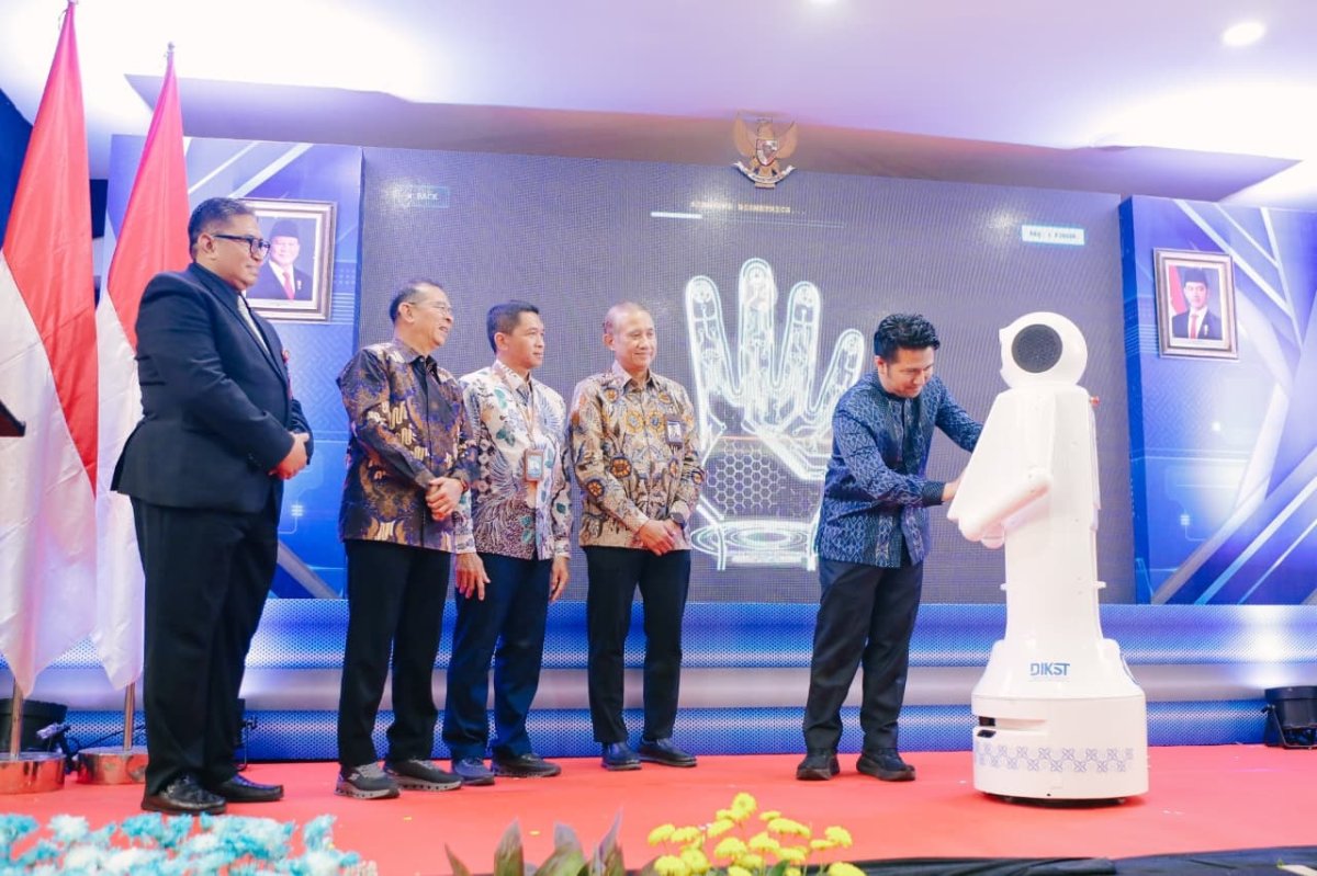 Wagub Emil Launching HAJI C-AIRRe 2026, Tonggak Transformasi Digital Kesehatan Jawa Timur