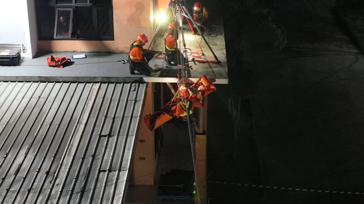 Basarnas Surabaya Simulasikan Evakuasi Korban Gempa di Bangunan Runtuh, Asah Kemampuan Tim Urban SAR