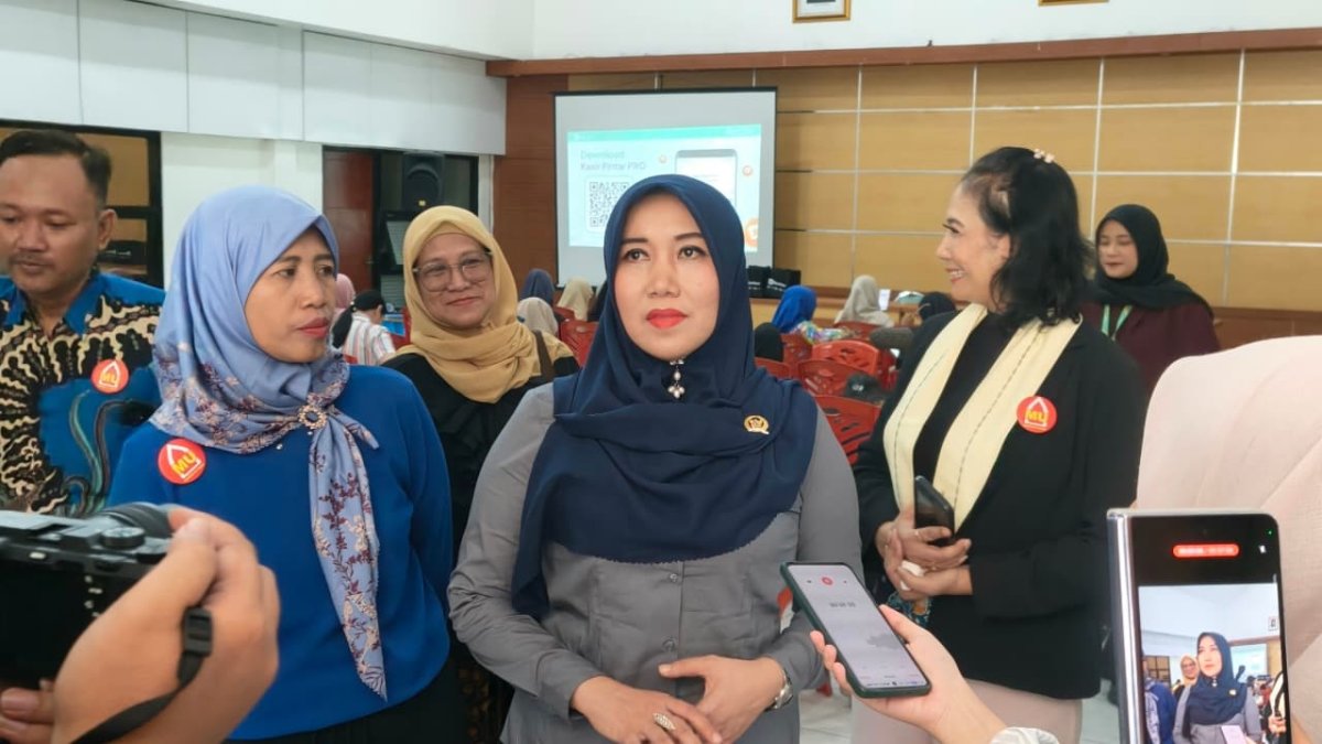 Anggota DPD RI Lia Istifhama saat menghadiri kegiatan pelatihan dan pemberdayaan Markas UMKM di Kecamatan Sawahan, Surabaya. (Dok. Istimewa)