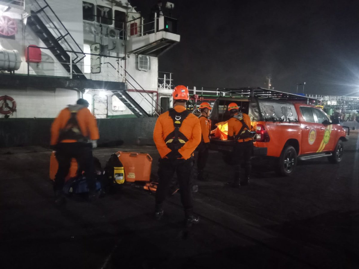 Dua ABK Hamdan 1 Tewas di Palka Kapal Gresik, Evakuasi Pakai SCBA