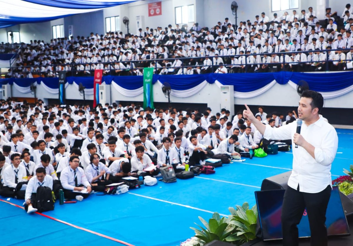 Pembekalan Maba ITS, Wagub Emil Tekankan Peran Strategis Generasi Muda Kuasai Teknologi