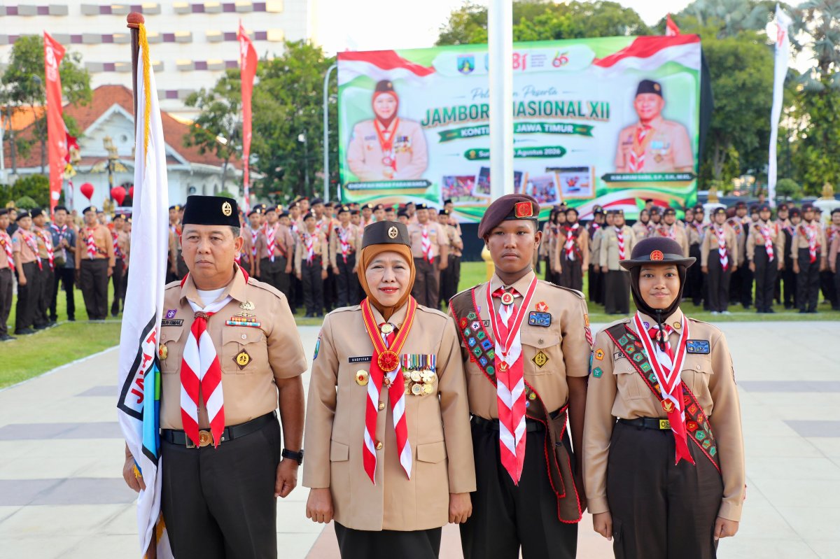 Gubernur Khofifah Antar 1.537 Pramuka Jatim ke Jamnas XII, Minta Jaga Persaudaraan dan Persatuan