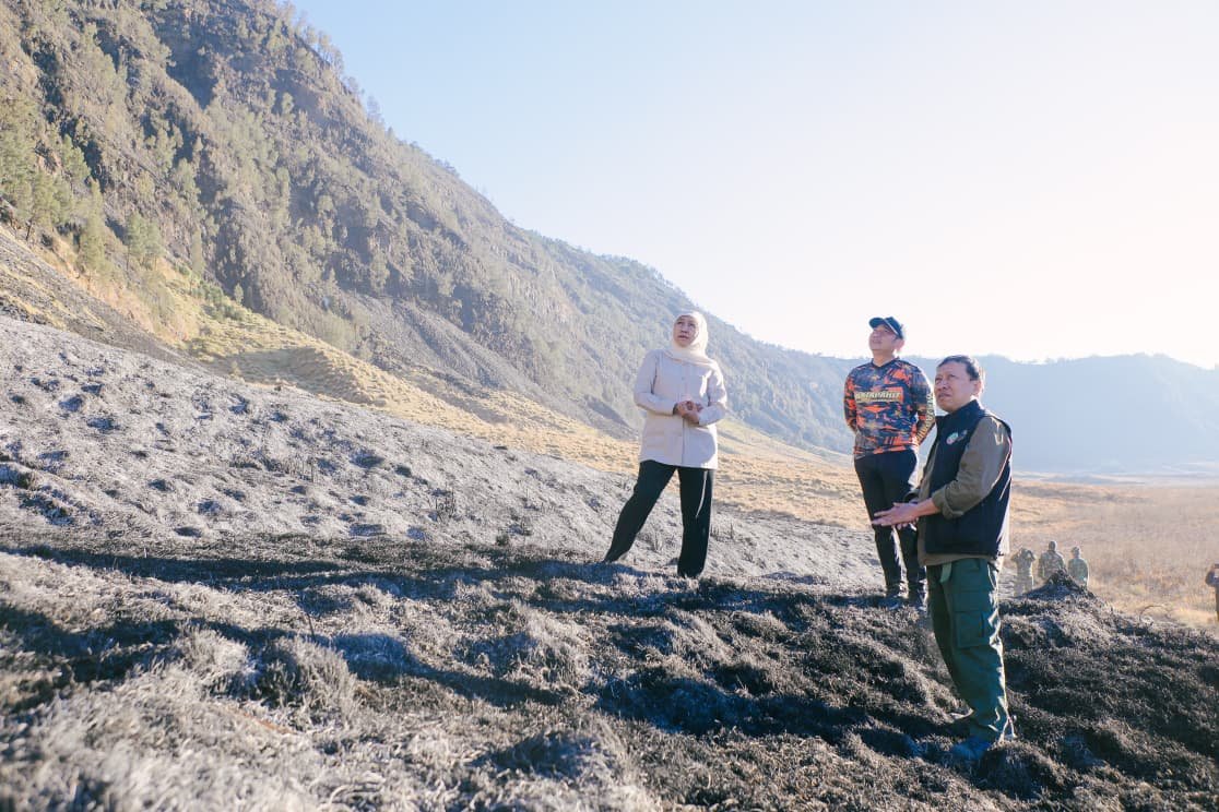 . Gubernur Jawa Timur Khofifah Indar Parawansa turun langsung meninjau di kawasan Taman Nasional Bromo Tengger Semeru (TNBTS), Kabupaten Probolinggo. (Dok.Humas Pemprov)
