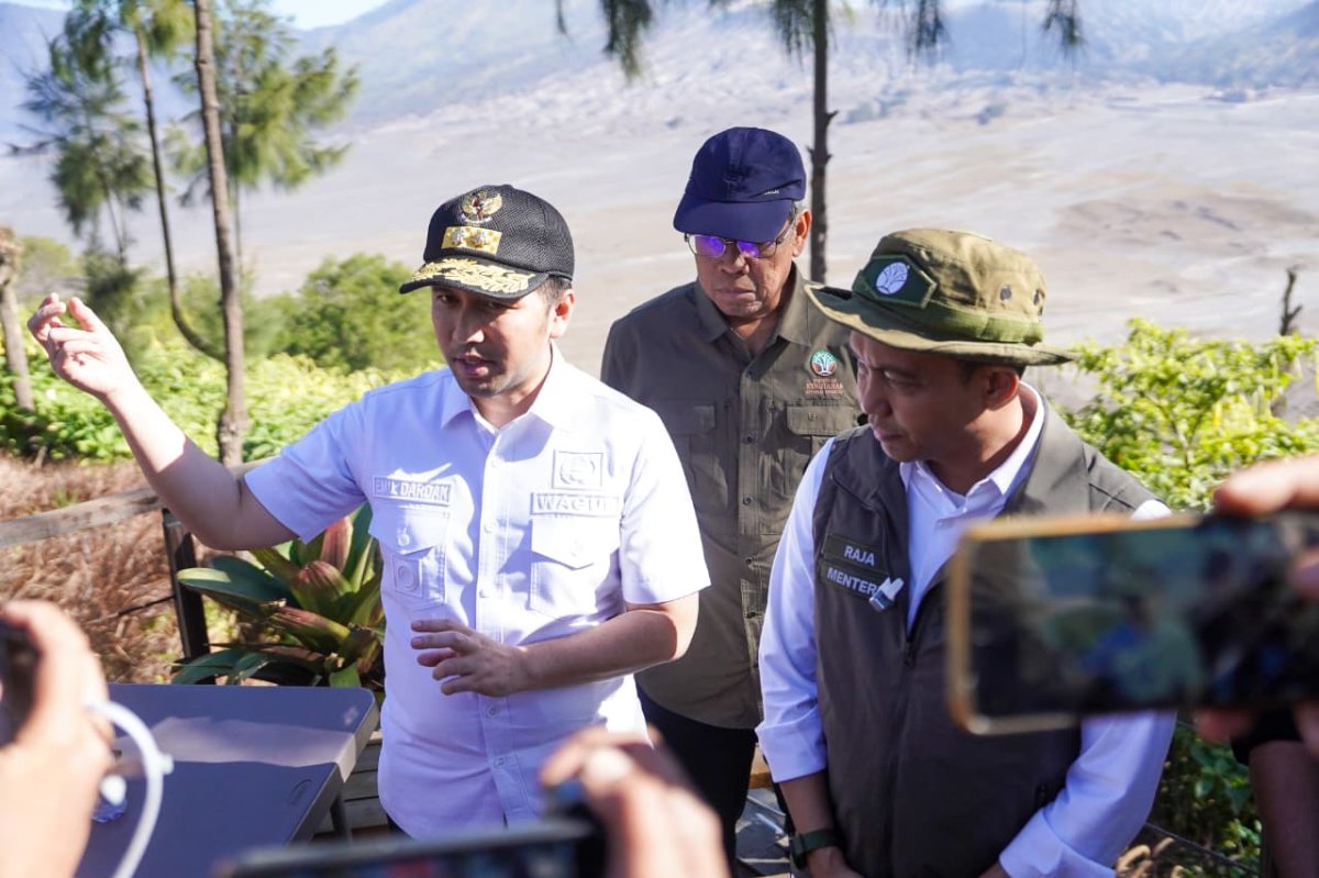 Wagub Emil Tegaskan Pemadaman Karhutla Bromo Terus Dilakukan Secara Kolektif