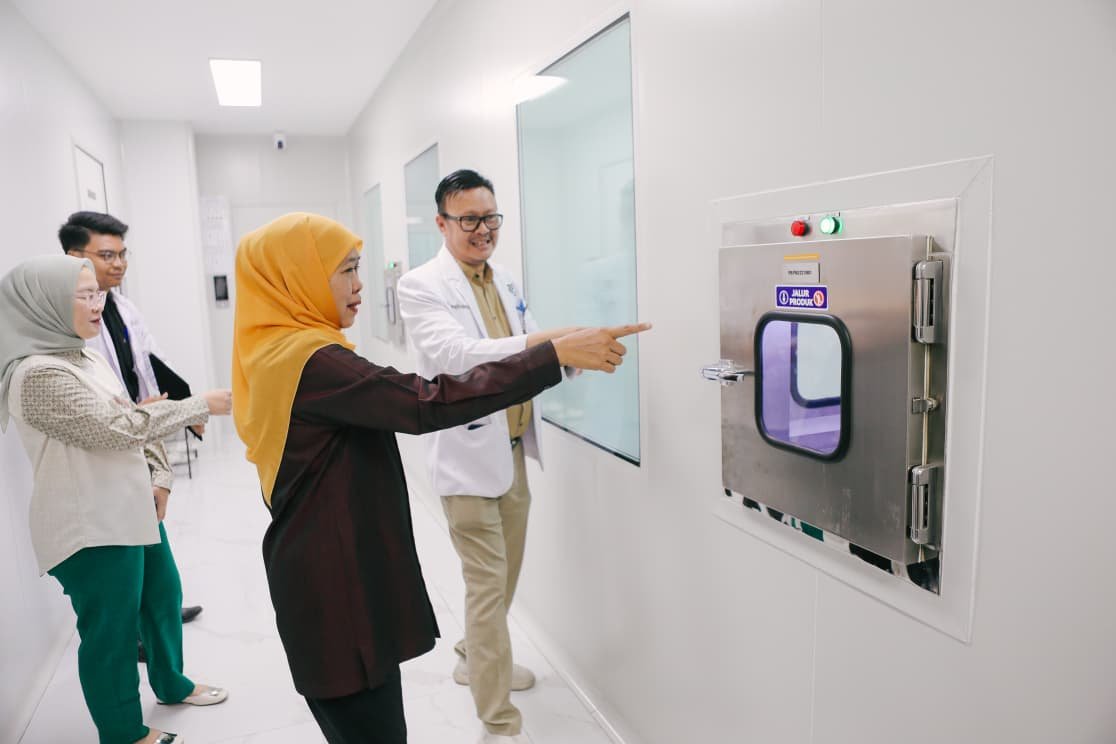 Gubernur Khofifah Kunjungi Pusat Riset Stem Cell dan Kanker SCCR Indonesia di Semarang