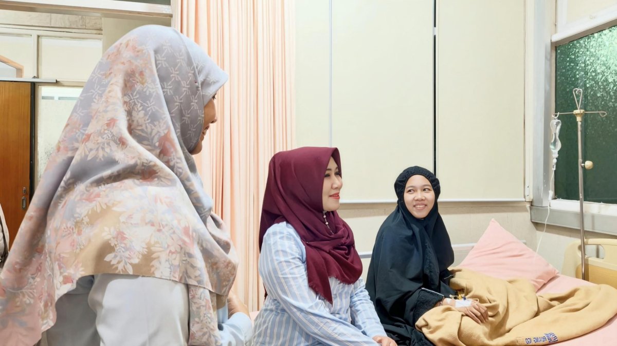 Sambangi Korban MBG di Sidoarjo, Senator Lia Istifhama Fokus Pulihkan Mental Anak