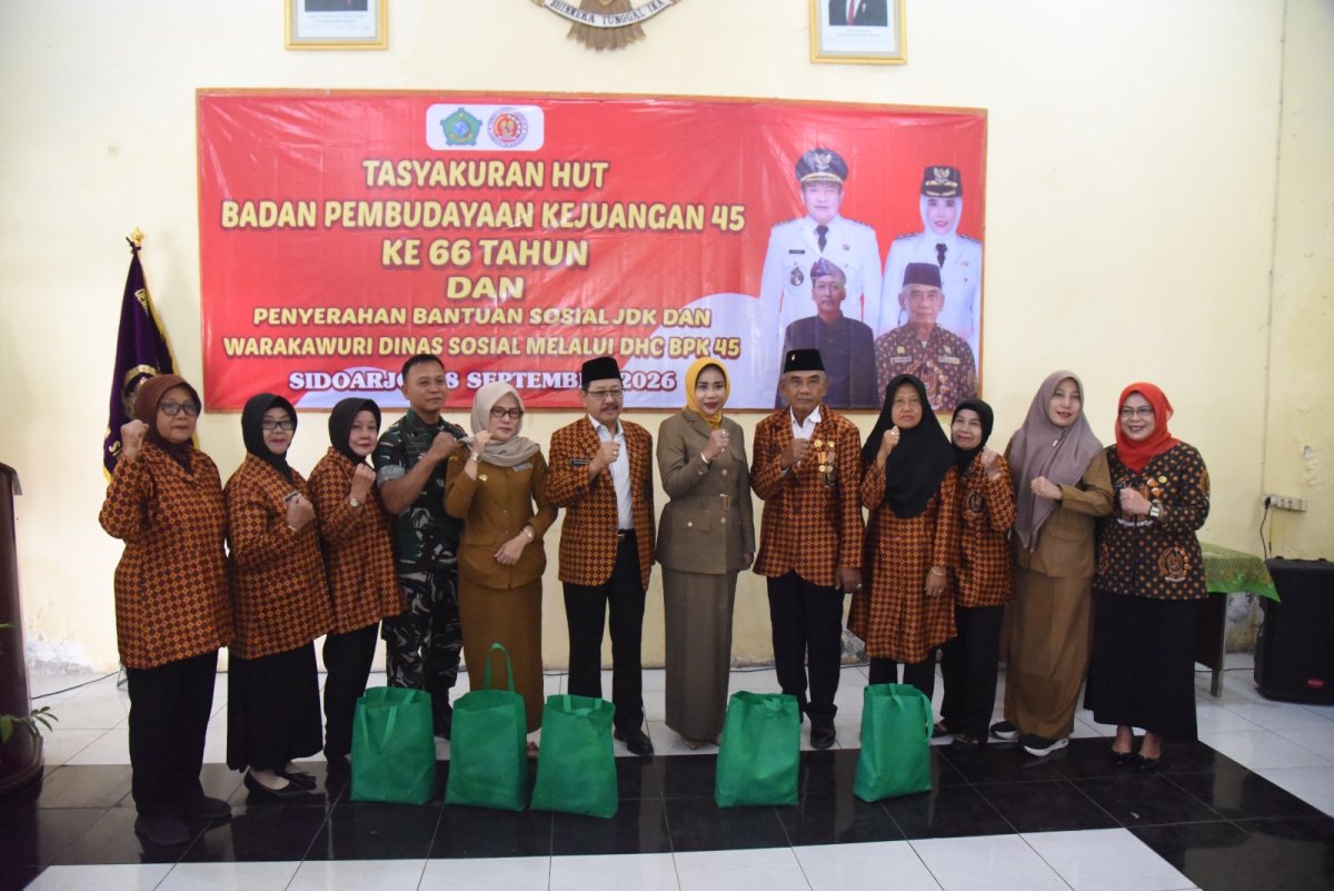 Wabup Mimik Serahkan Bansos untuk 300 Janda Perintis Kemerdekaan dan Warakawuri